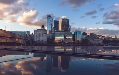 Skyline of a modern city, symbolizing innovation and efficiency associated with SpineLegal Software solutions.